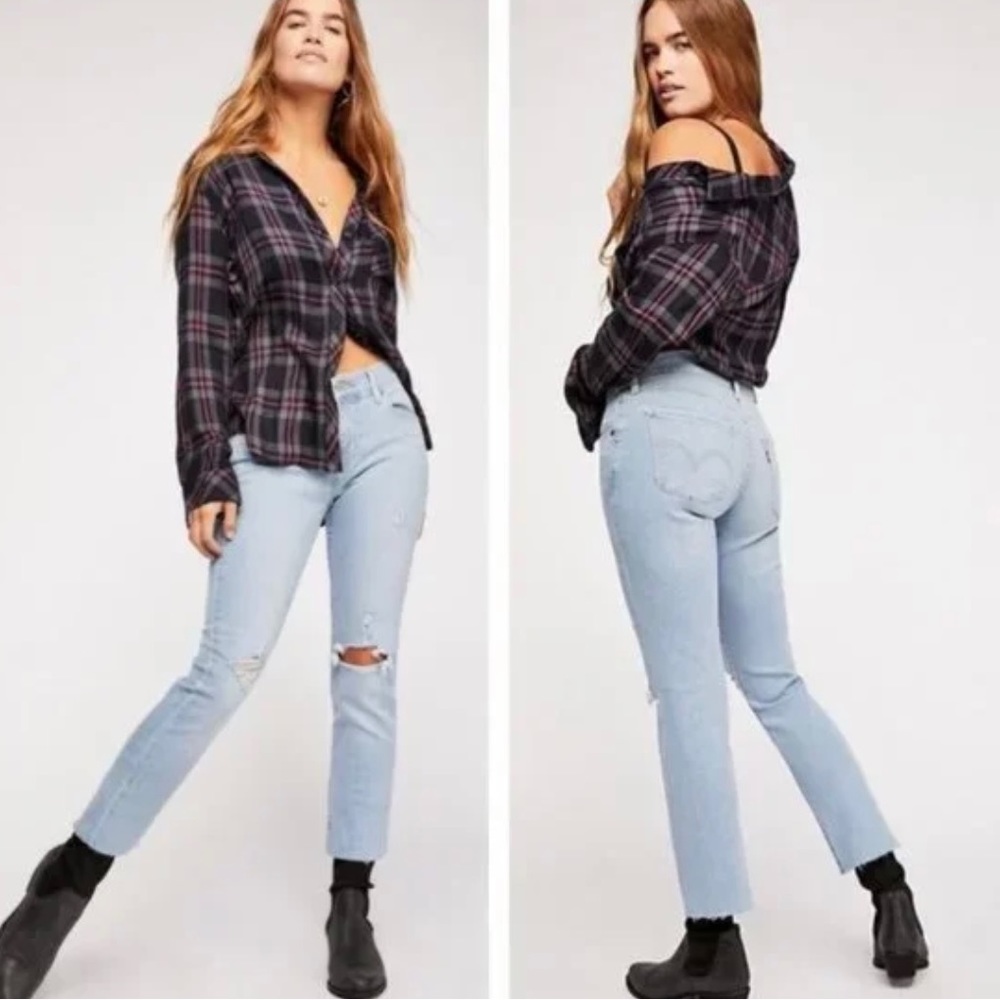 LEVI’s Curvy Straight Distressed Jeans